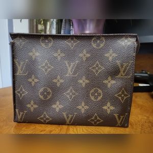 Preloved Authentic Louis Vuitton Pouche Toilette bag date code DU2151